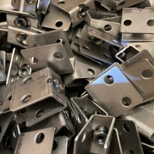 Stock di cavallotti in acciaio zincato con dado saldato, officina Segato Angela